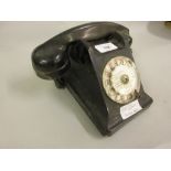 Bakelite telephone (at fault)