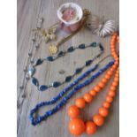 Small quantity of costume jewellery including a Lapis Lazuli necklace