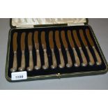 Cased set of twelve Sheffield silver handled tea knives in a fitted case