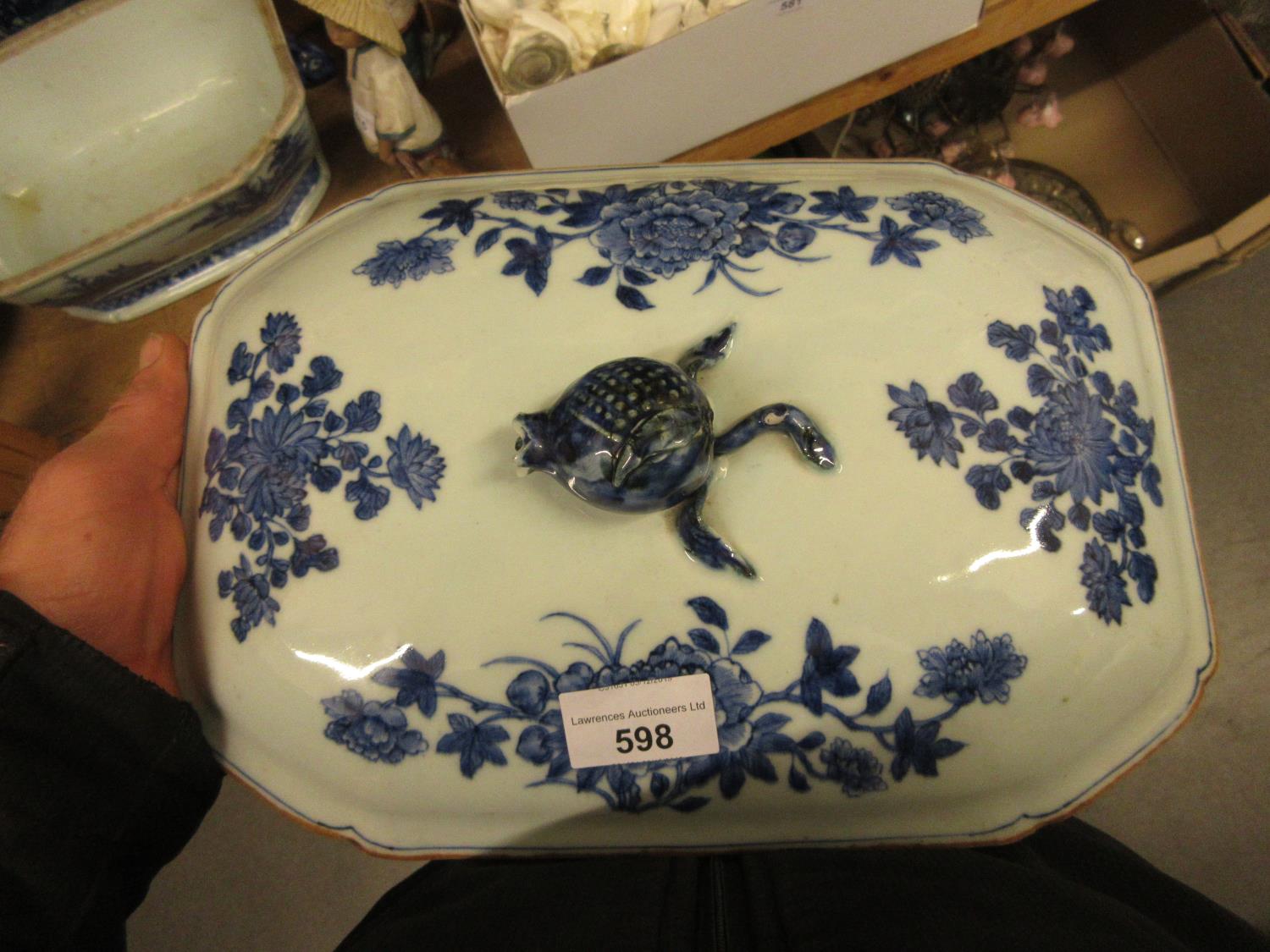 18th Century Chinese blue and white octagonal tureen and cover (chip to rim) Chip to rim - Image 3 of 7