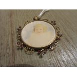 9ct Gold photograph pendant