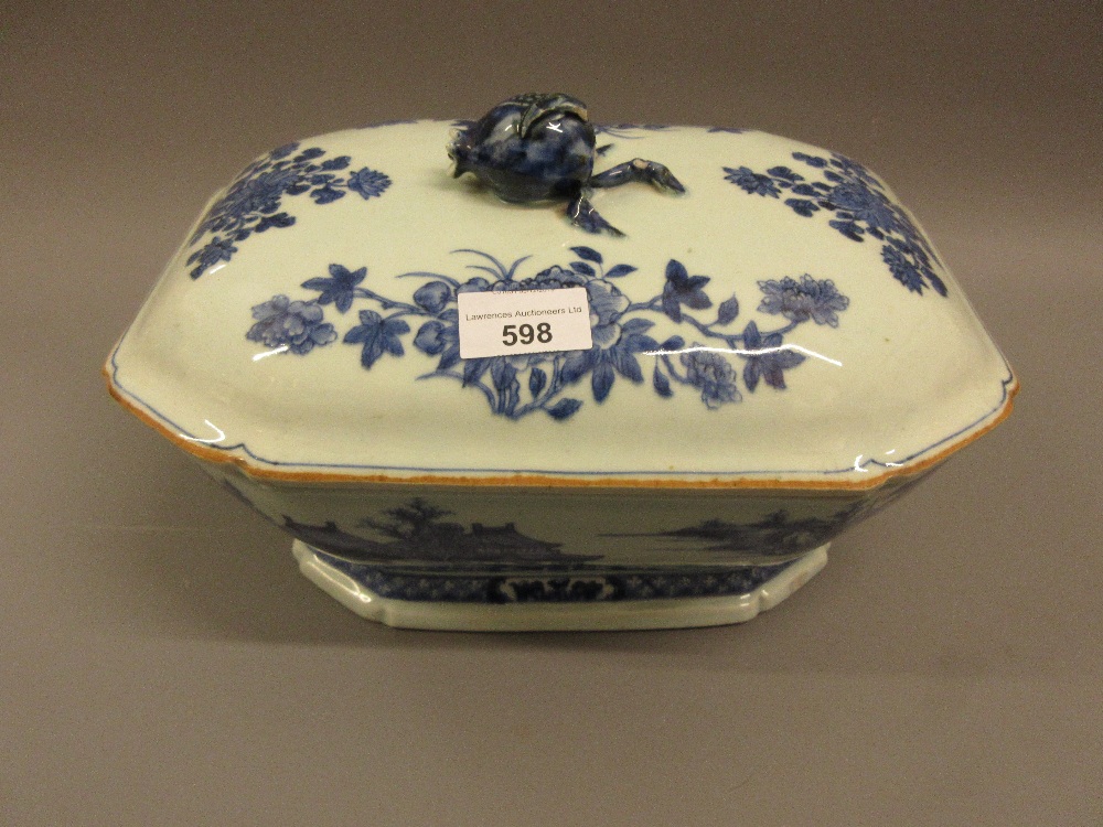 18th Century Chinese blue and white octagonal tureen and cover (chip to rim) Chip to rim