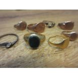 Eight various gold signet rings 16g