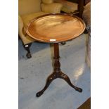 Georgian mahogany dish top circular pedestal table having baluster turned column and cabriole pad