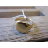 18ct Yellow gold signet ring