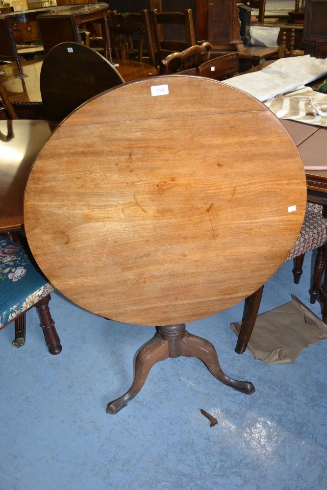 19th Century mahogany circular pedestal table with a vase turned column support and tripod base