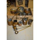 Quantity of various copper measures including a quart mug, various copper, tinned and brass