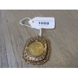 1882 Full sovereign in a 9ct gold pendant mount 14g