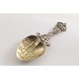 AN EDWARDIAN PARCELGILT CAST CADDY SPOON with the Arms of Scotland, The Royal Crown and a Thistle on