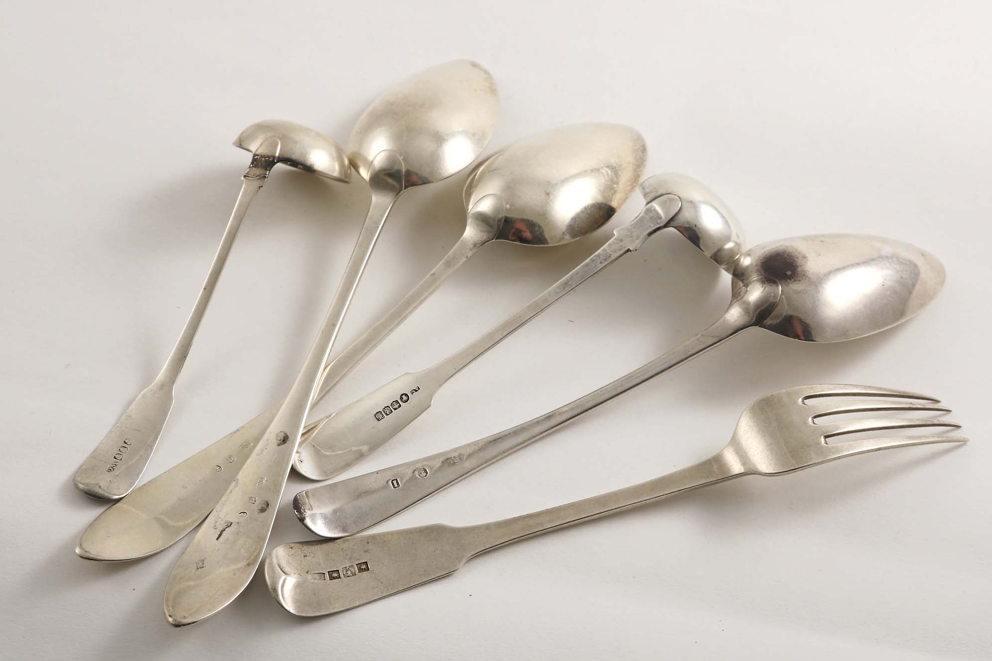 SCOTTISH PROVINCIAL FLATWARE:- A small Fiddle toddy ladle by William Constable of Dundee (pot of