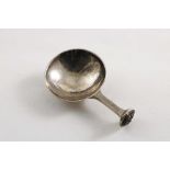 AN EARLY 20TH CENTURY ARTS & CRAFTS CADDY SPOON with a hammered circular bowl & a square section