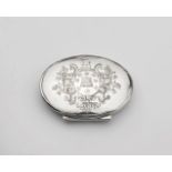 A GEORGE I SILVER OVAL SNUFF BOX with reed borders and a "stand-away" hinge, the slightly dome cover
