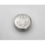 AN EARLY GEORGE II CIRCULAR SILVER SNUFF BOX with a reeded border & a slightly domed cover, engraved