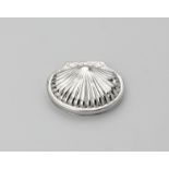 AN EARLY GEORGE I SILVER SNUFF BOX with a fluted cover, resembling a scallop shell with foliate