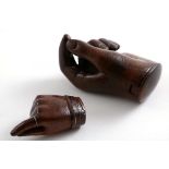 A SMALL EARLY 19TH CENTURY WOODEN SNUFF BOX carved as a right hand pinching together the thumb &