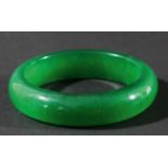 CHINESE GREEN JADEITE BANGLE, diameter 8cm