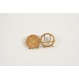 A GOLD HALF SOVEREIGN 1914, in a gold double mount brooch fitting, total weight 7.6 grams.