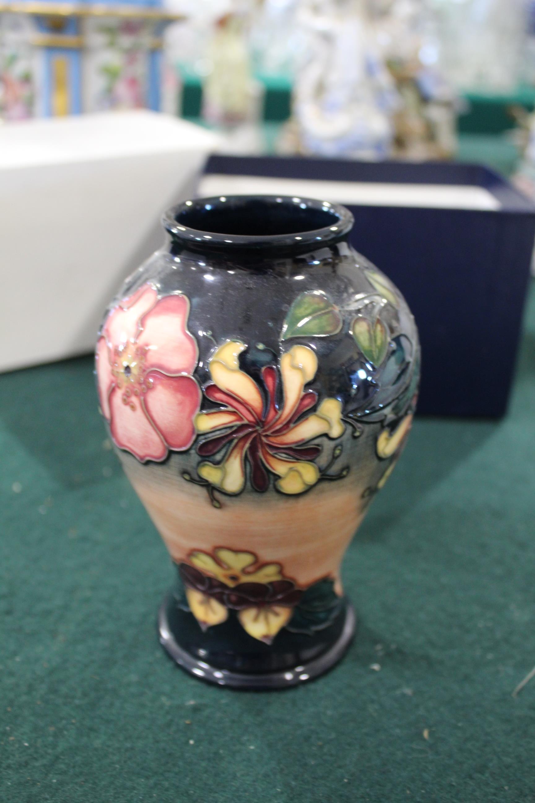 MOORCROFT POTTERY - OBERON 5 items of Moorcroft pottery in the Oberon design, including 4 vases of - Image 11 of 12