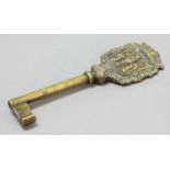 BRASS CHAMBERLAINS KEY, late 18th or 19th century, cast with a crest of a dragon and lion flanking,