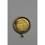 AN 1824 GEORGE IV SOVEREIGN An 1824 Sovereign of George IV, inset in a gold locket mount. Unmarked
