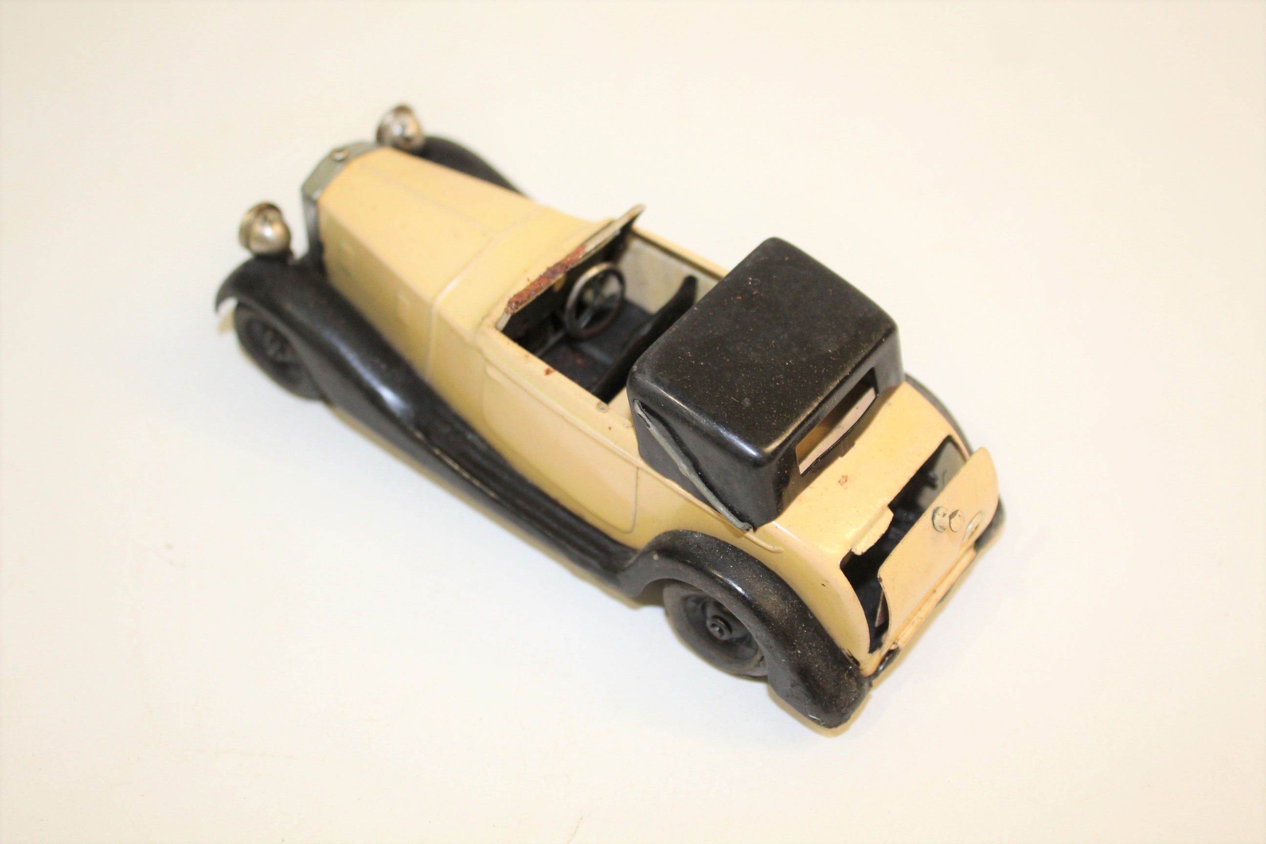 RARE TRIANG MINIC ROLLS ROYCE SEDANCA - ELECTRIC HEADLAMPS Model No 50M, with a black hood and wings - Image 3 of 14