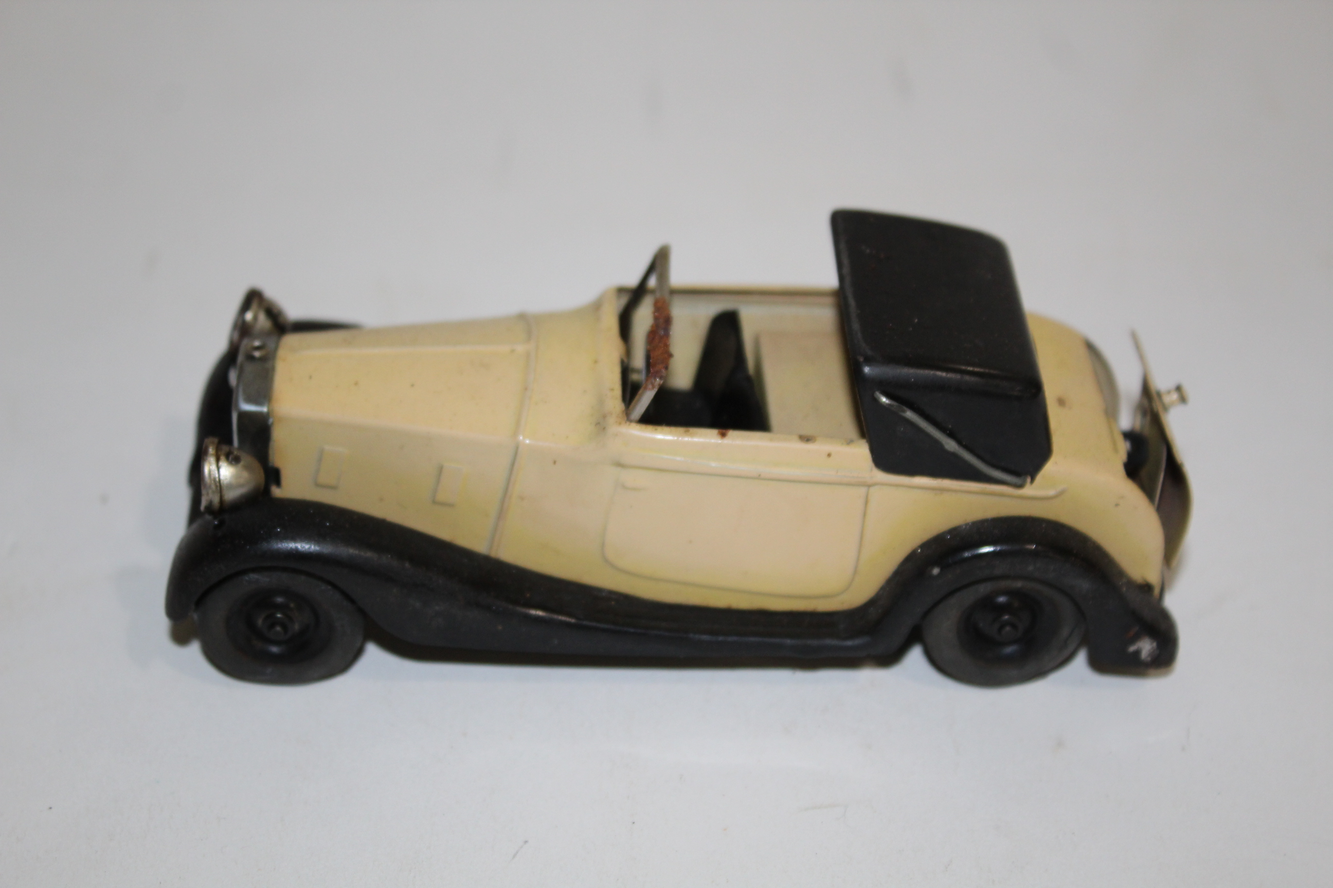 RARE TRIANG MINIC ROLLS ROYCE SEDANCA - ELECTRIC HEADLAMPS Model No 50M, with a black hood and wings - Image 12 of 14