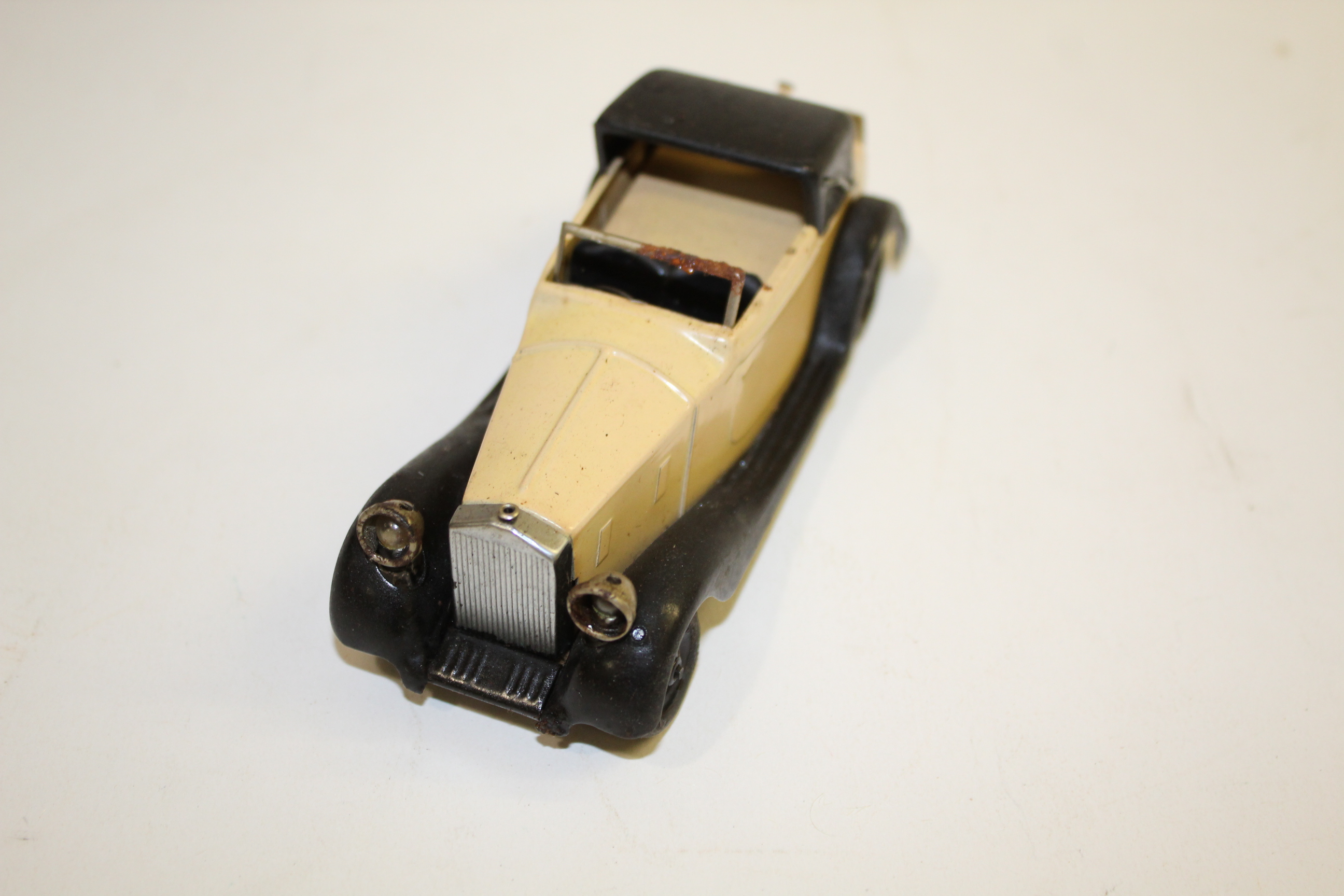 RARE TRIANG MINIC ROLLS ROYCE SEDANCA - ELECTRIC HEADLAMPS Model No 50M, with a black hood and wings - Image 6 of 14
