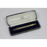 9CT GOLD PEN a 9ct gold pen with engine turned decoration, in a fitted box and marked for Rood,