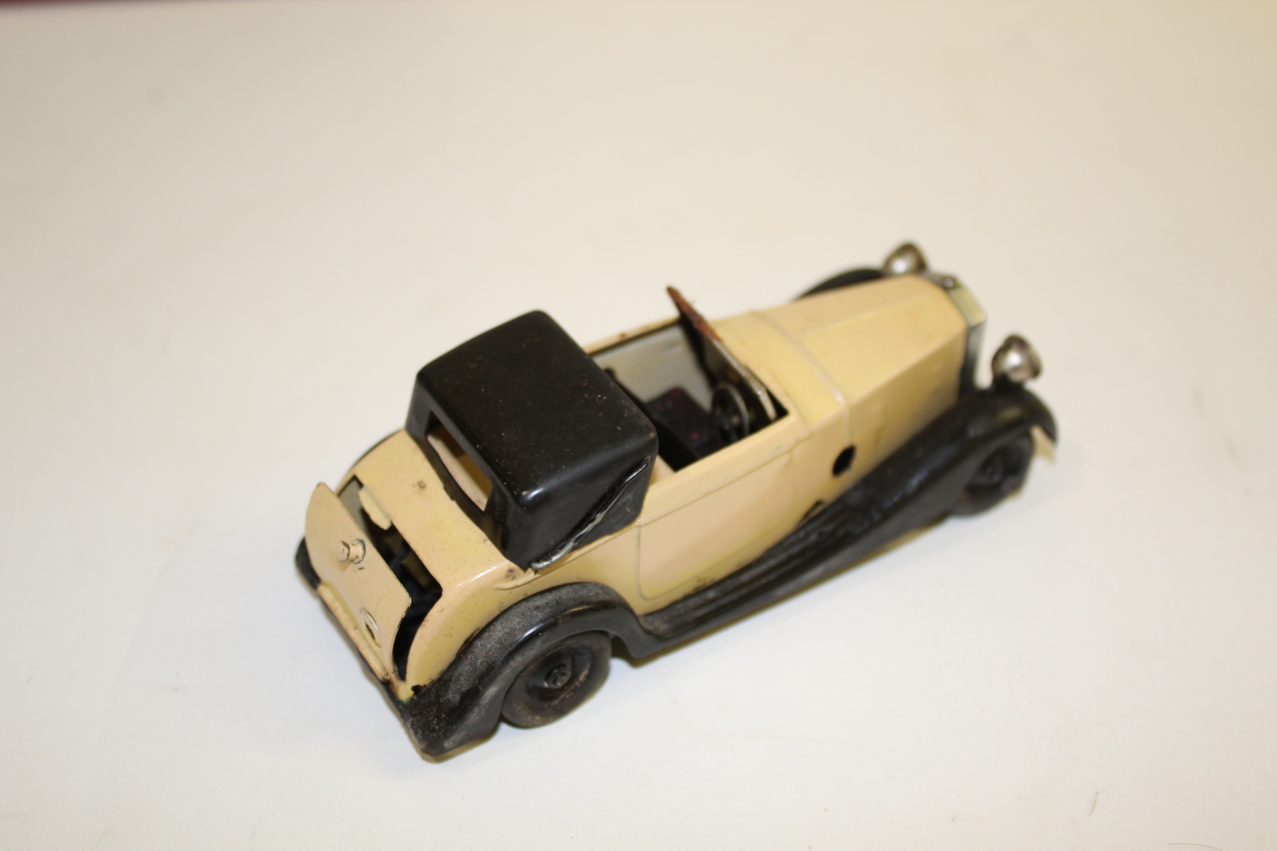RARE TRIANG MINIC ROLLS ROYCE SEDANCA - ELECTRIC HEADLAMPS Model No 50M, with a black hood and wings - Image 5 of 14