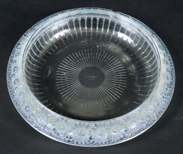 LALIQUE BOWL - MARGUERITE a large bowl in the Marguerite design, the border of flowers with a yellow