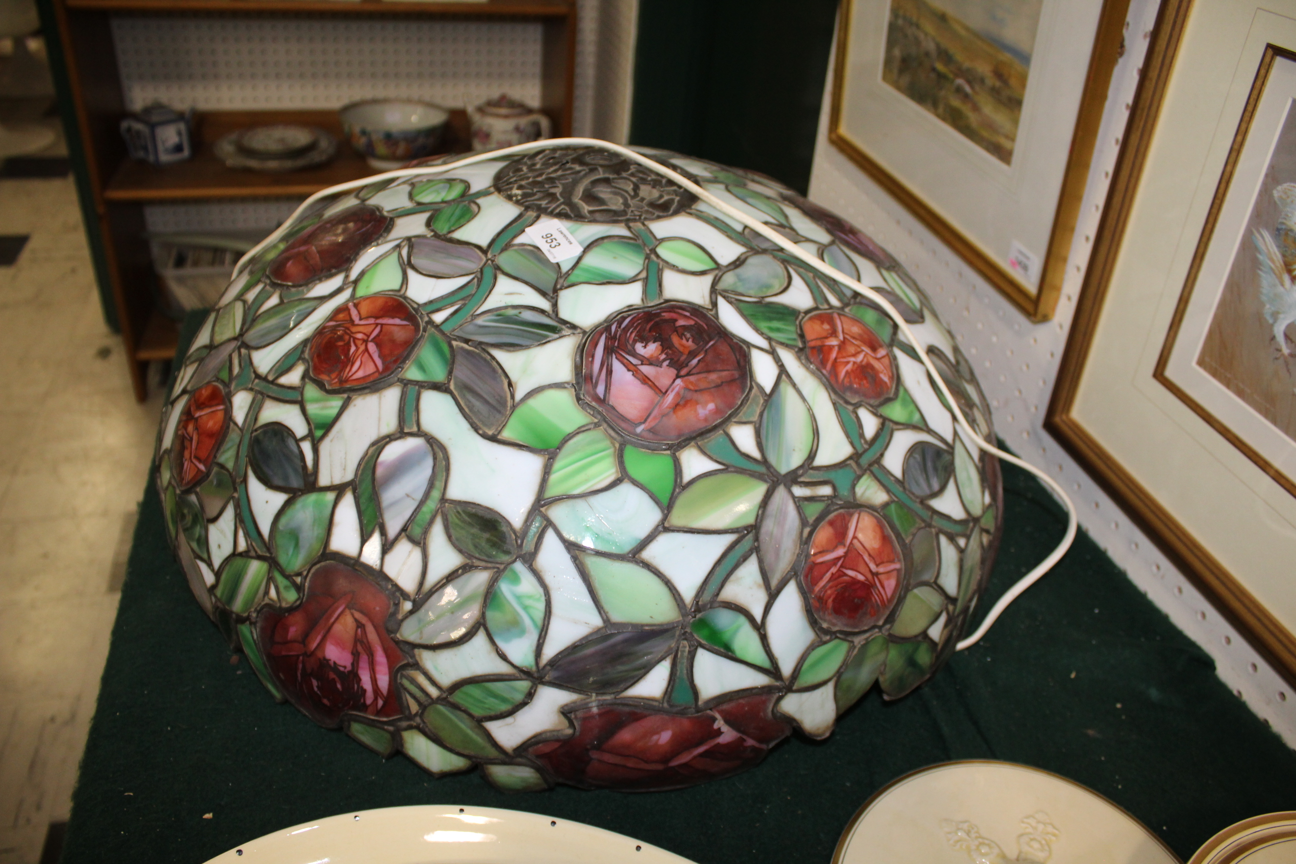 LARGE TIFFANY STYLE LAMPSHADE a large stain glass and metal lampshade, in the style of Tiffany. 23 - Image 5 of 16