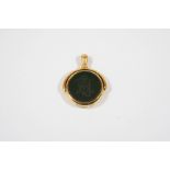 AN 18CT. GOLD SPINNING FOB SEAL mounted to one side with a bloodstone engraved with initials,