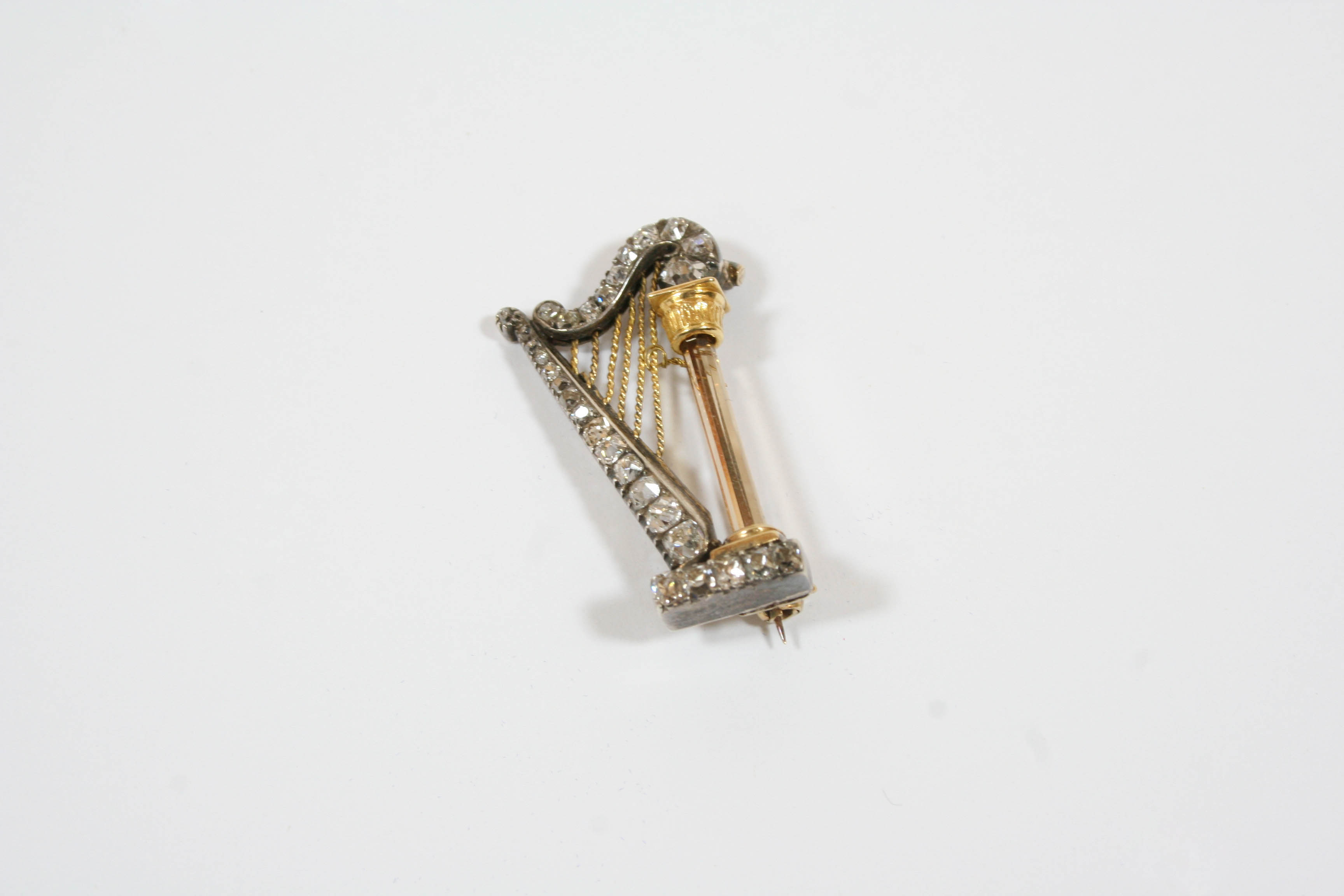 A VICTORIAN DIAMOND HARP BROOCH mounted with graduated old brilliant-cut diamonds, set in silver and