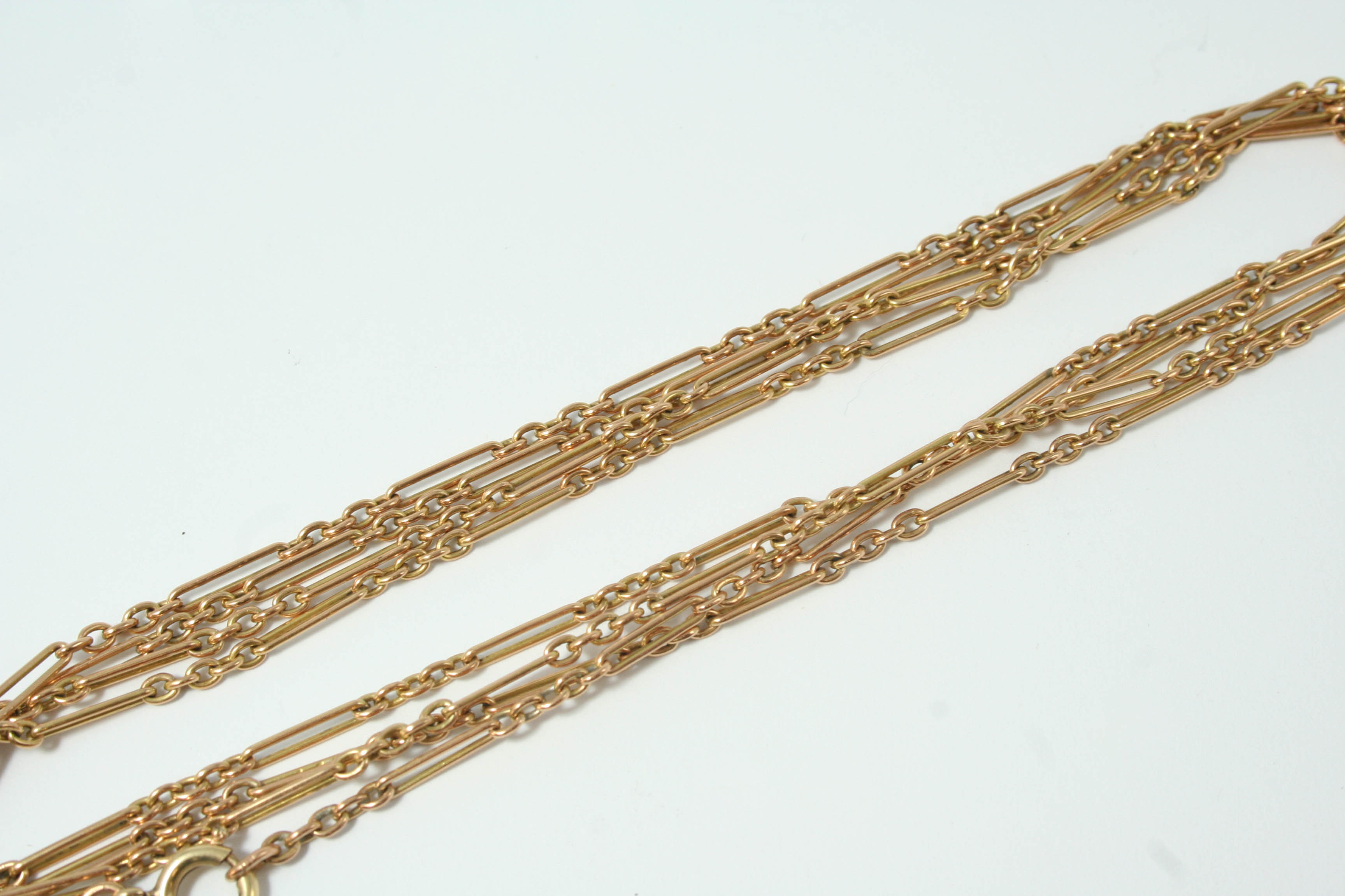 A 9CT. GOLD FETTER LINK CHAIN 120cm. long, 16 grams.