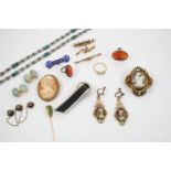 A QUANTITY OF JEWELLERY including a Victorian shell cameo brooch, a coral and marcasite ring, a