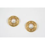 A PAIR OF MABE PEARL, DIAMOND AND GOLD EARCLIPS the circular 18ct. gold mount is set with circular-