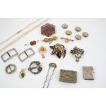 A QUANTITY OF JEWELLERY including a graduated cultured pearl necklace, a pair of paste set