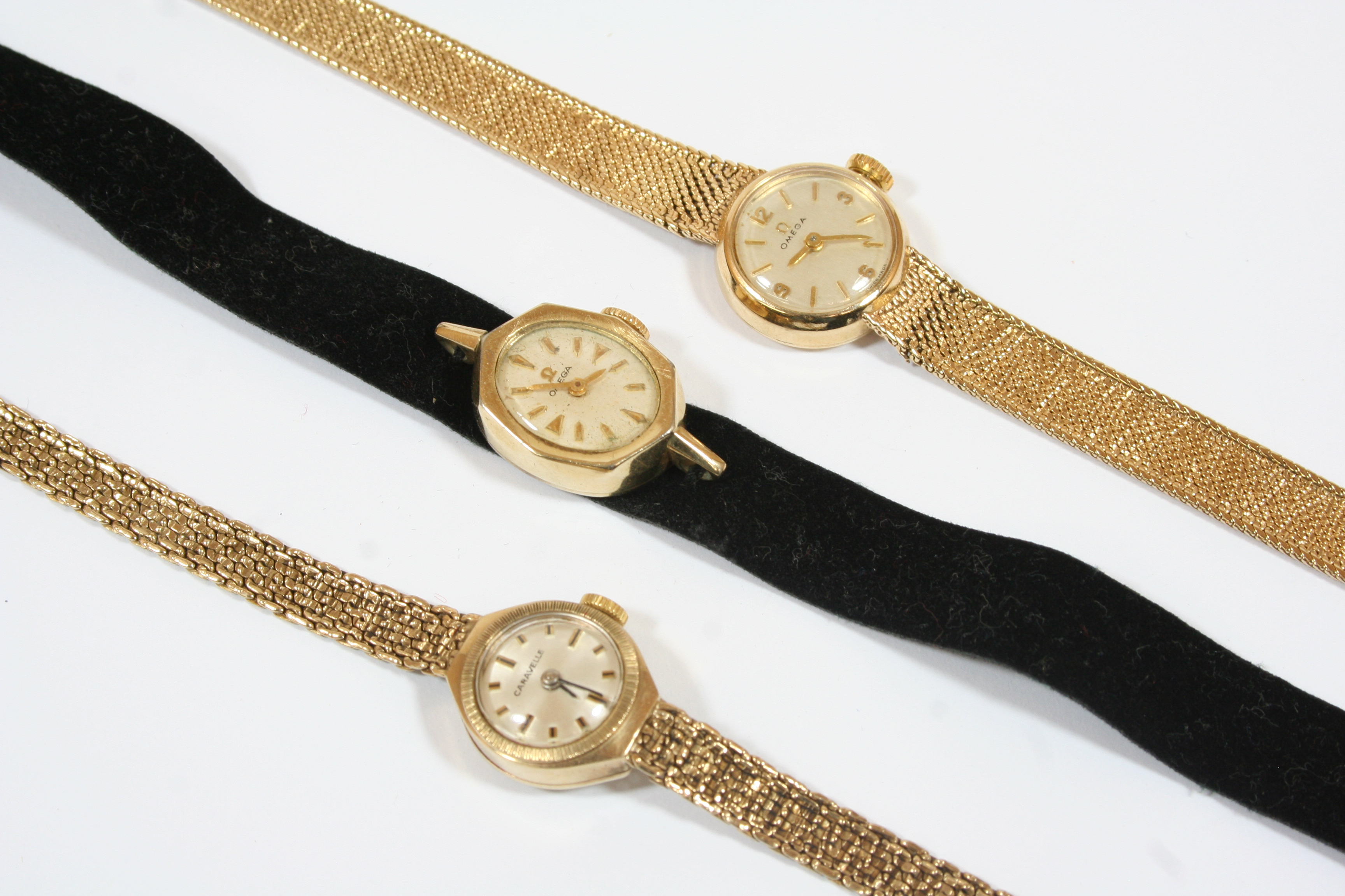 A LADY'S 9CT. GOLD WRISTWATCH BY OMEGA the signed circular dial with Arabic quarters and baton