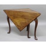 GEORGE III MAHOGANY DROP LEAF CORNER TABLE, the adapted top lifting to reveal vacant interior, on