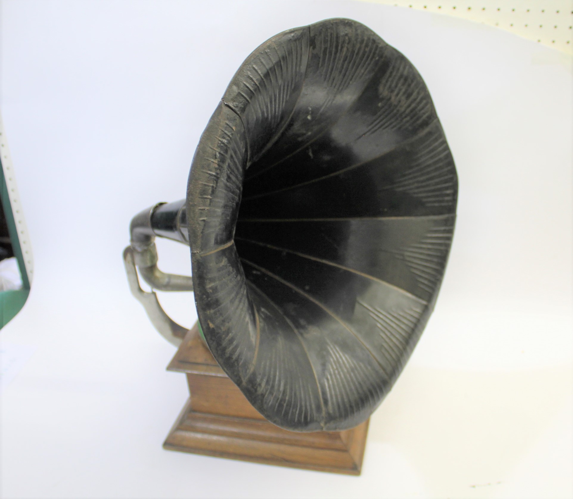 HMV HORN GRAMOPHONE & HORN the gramophone with an oak case and HMV Exhibition soundbox, with a label - Image 4 of 4