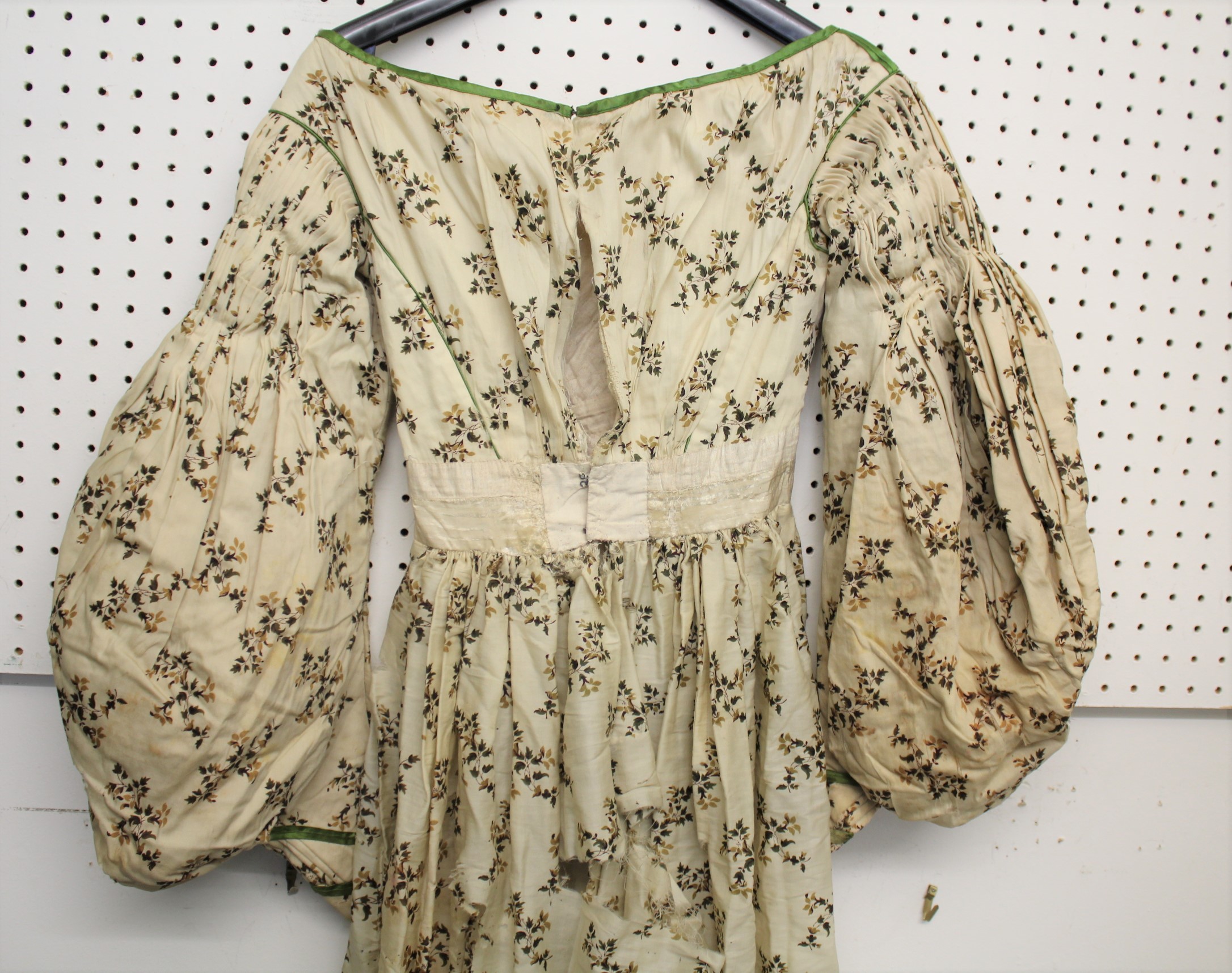 19THC CREAM SILK PATTERNED DAY DRESS with green silk ribbon detail, 123cms long. Also with a Paisley - Image 2 of 21