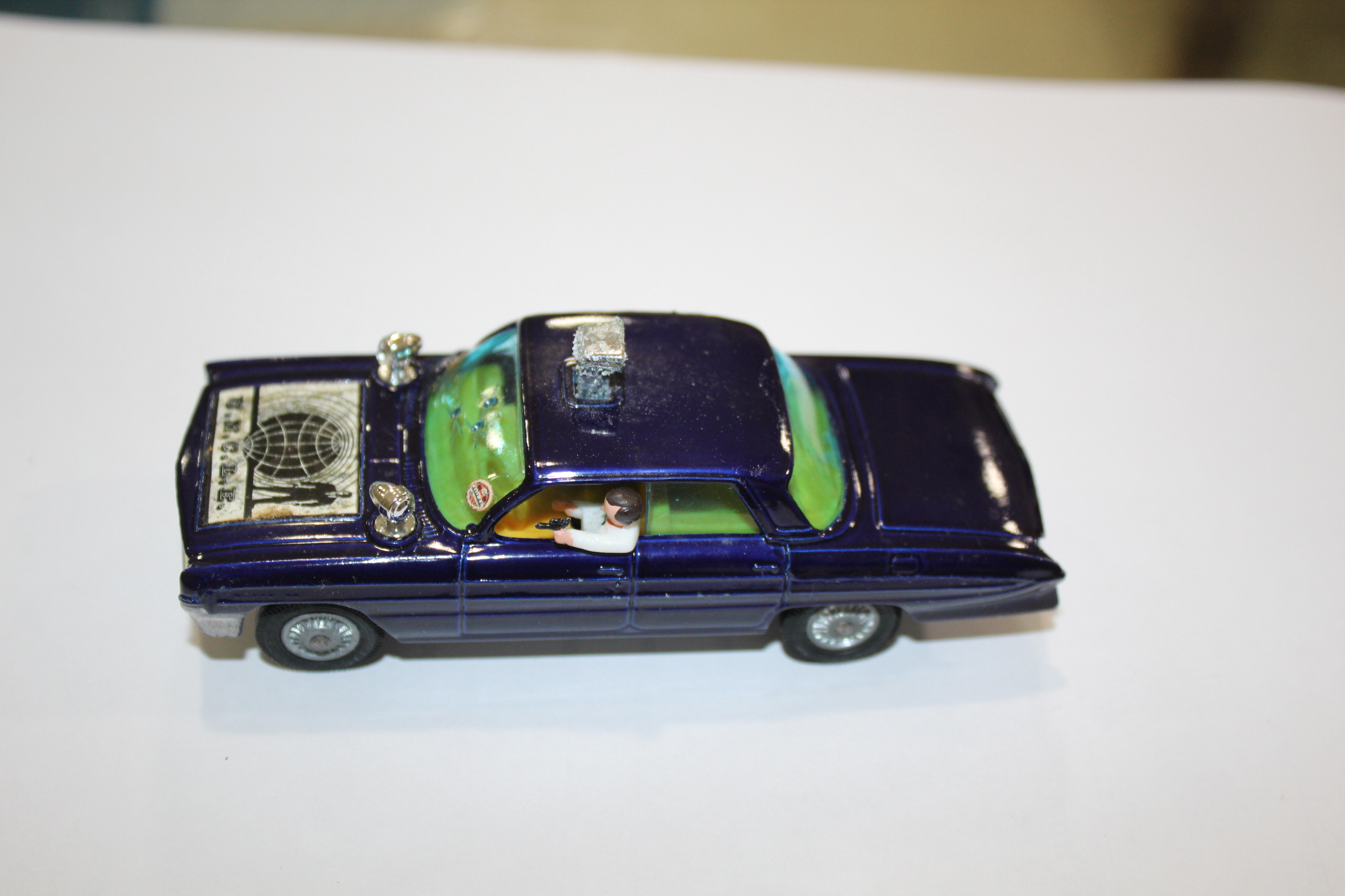CORGI MAN FROM UNCLE THRUSH BUSTER Model No 497, the car with a purple body and 2 figures, and - Image 8 of 12
