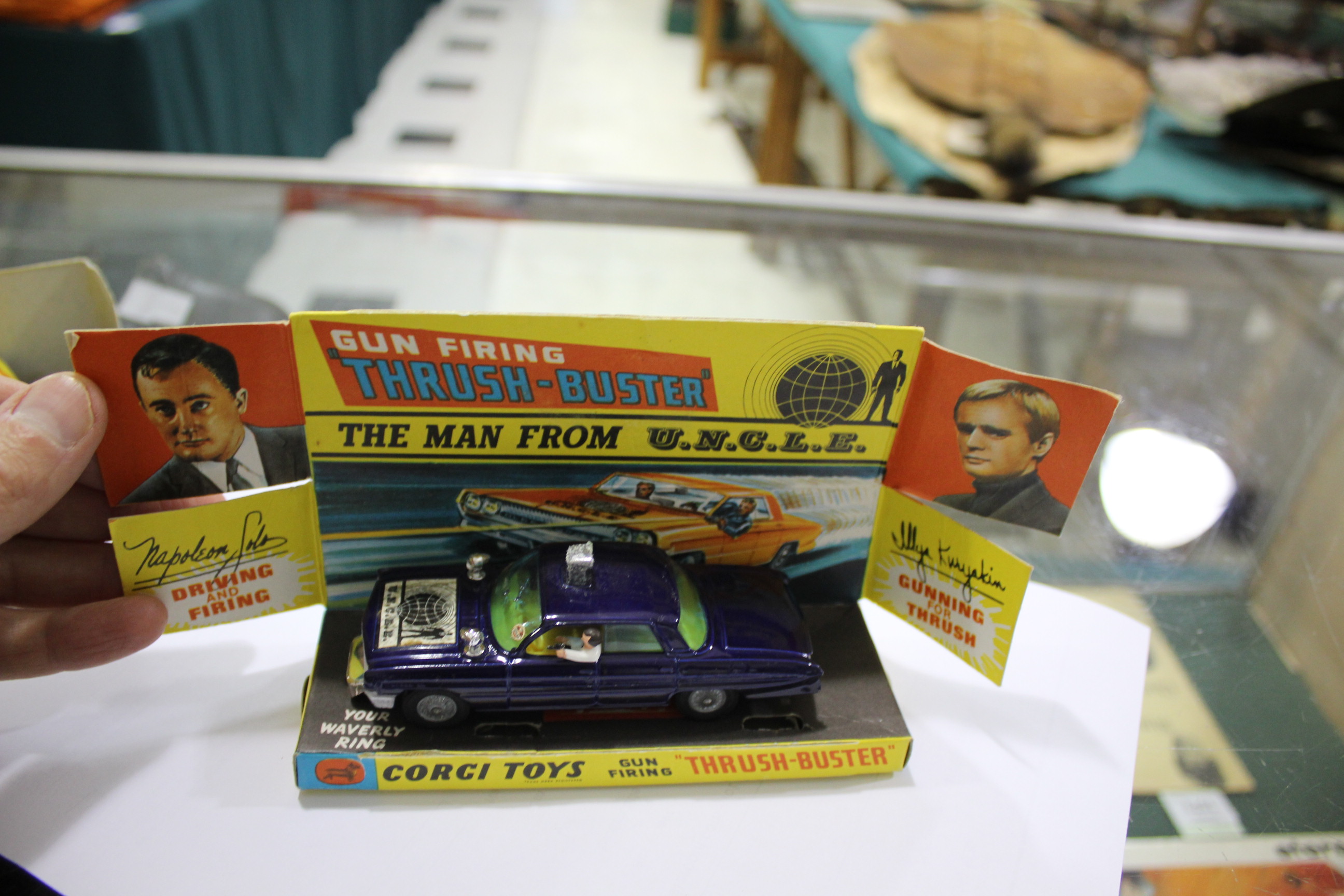 CORGI MAN FROM UNCLE THRUSH BUSTER Model No 497, the car with a purple body and 2 figures, and - Image 5 of 12