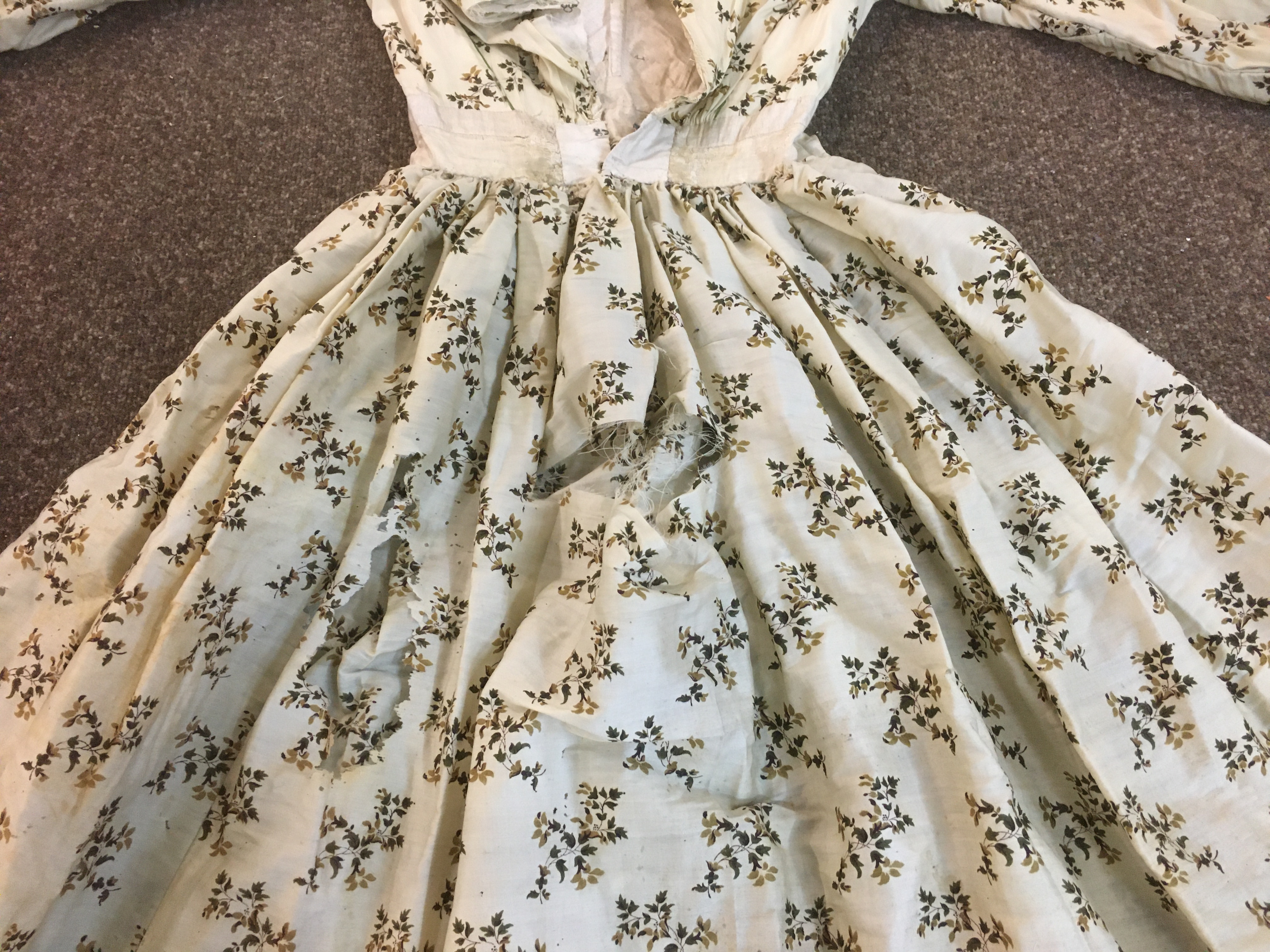 19THC CREAM SILK PATTERNED DAY DRESS with green silk ribbon detail, 123cms long. Also with a Paisley - Image 18 of 21