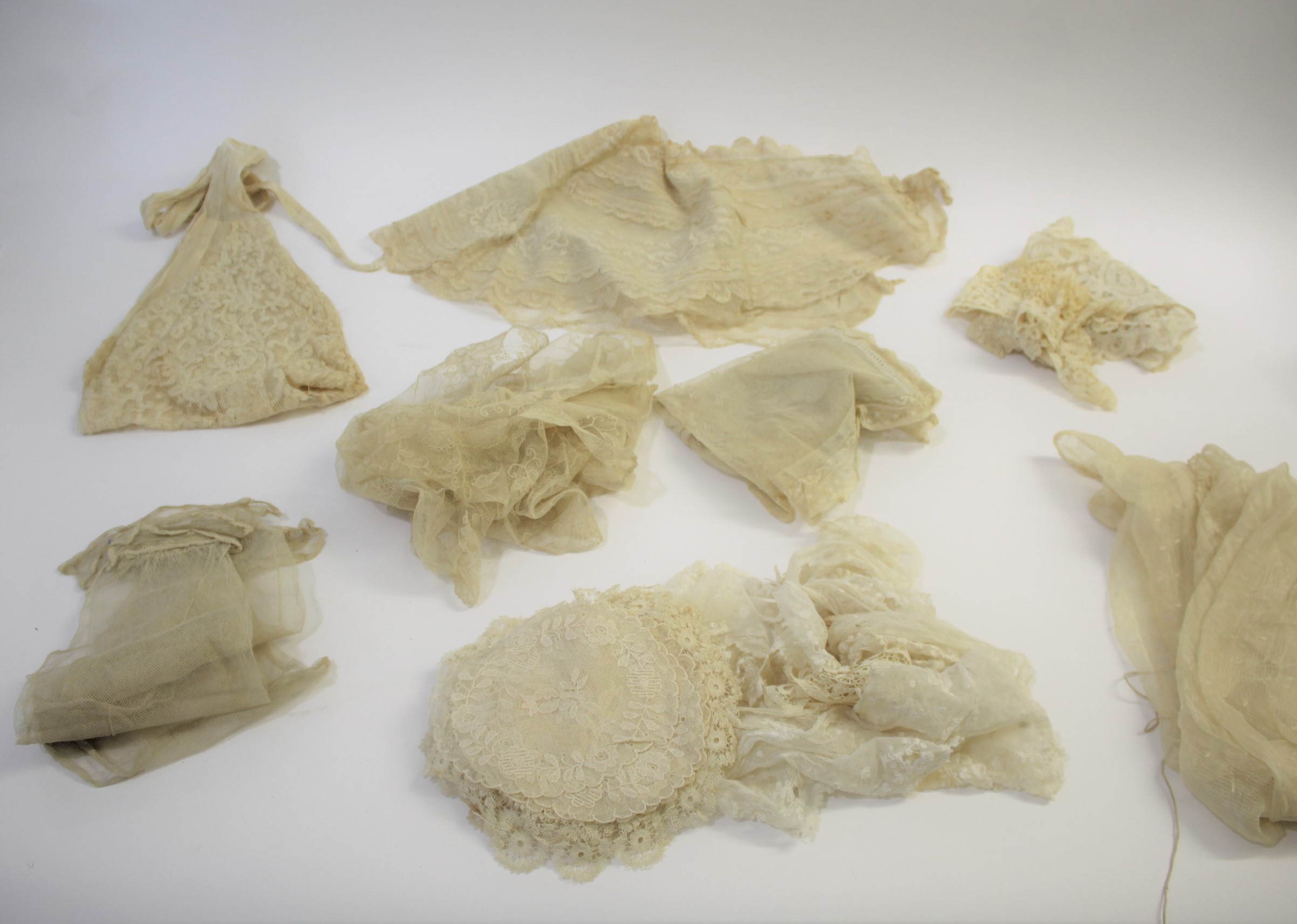 VINTAGE LACE a collection of 19thc lace, comprising collars, a fine shawl, a small applique lace