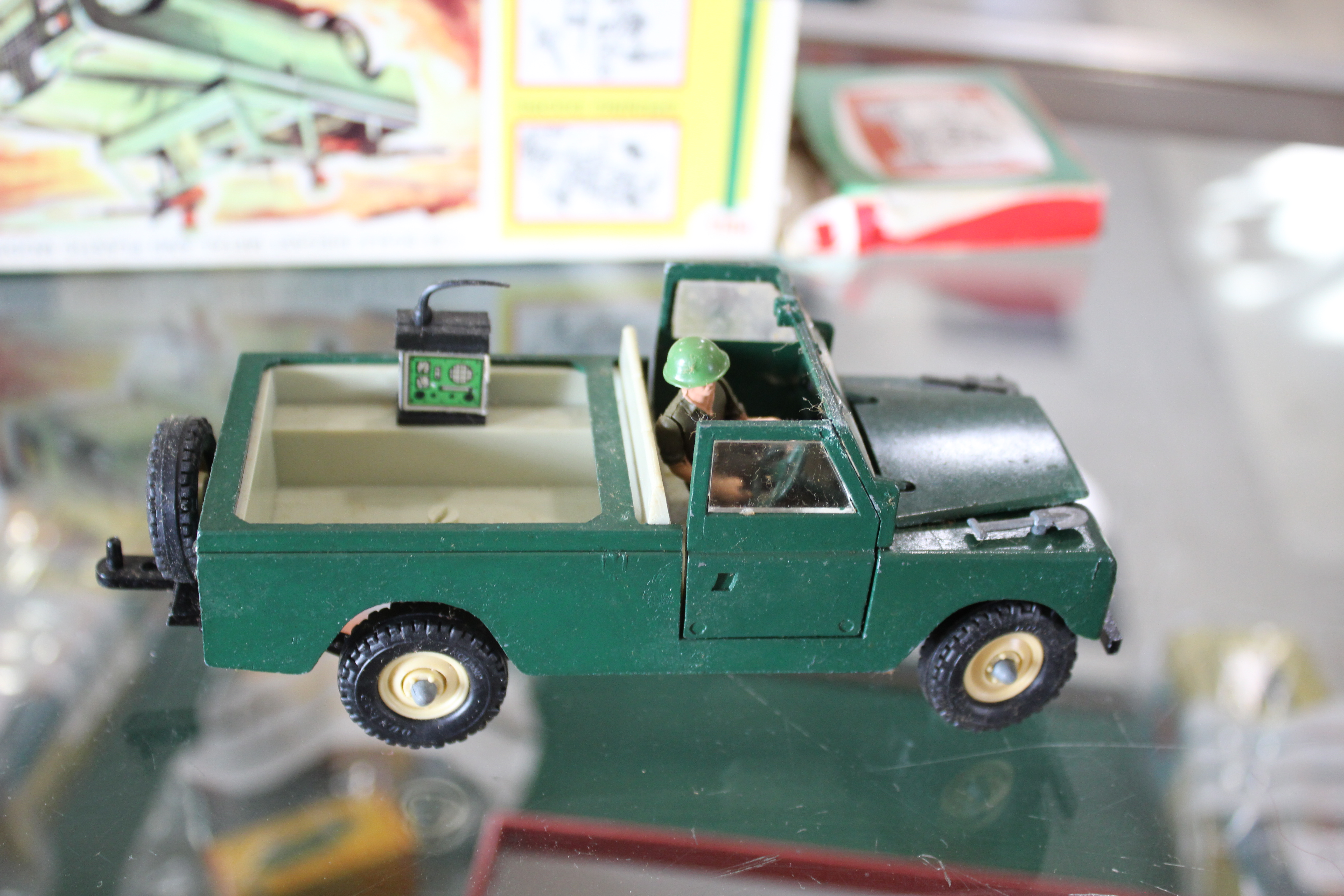 BRITAINS BOXED LAND ROVER 9777 Military Land Rover (with figures and inner stand), also with other - Image 7 of 12