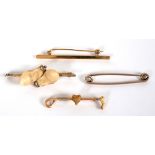 15CT GOLD HUNTING STOCK PIN in the form of a Fox mask and riding crop, stamped 15ct. Also with a