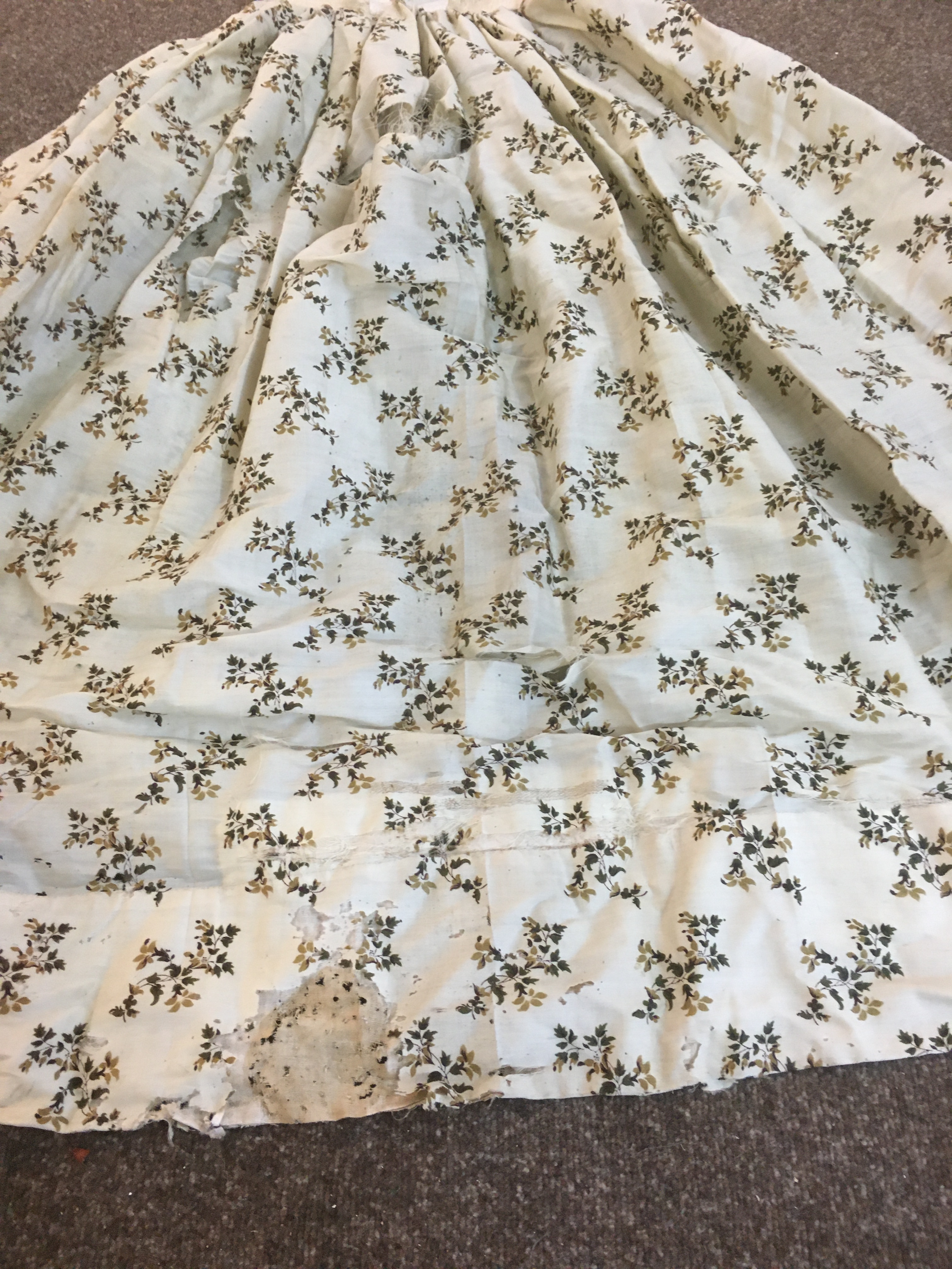 19THC CREAM SILK PATTERNED DAY DRESS with green silk ribbon detail, 123cms long. Also with a Paisley - Image 20 of 21