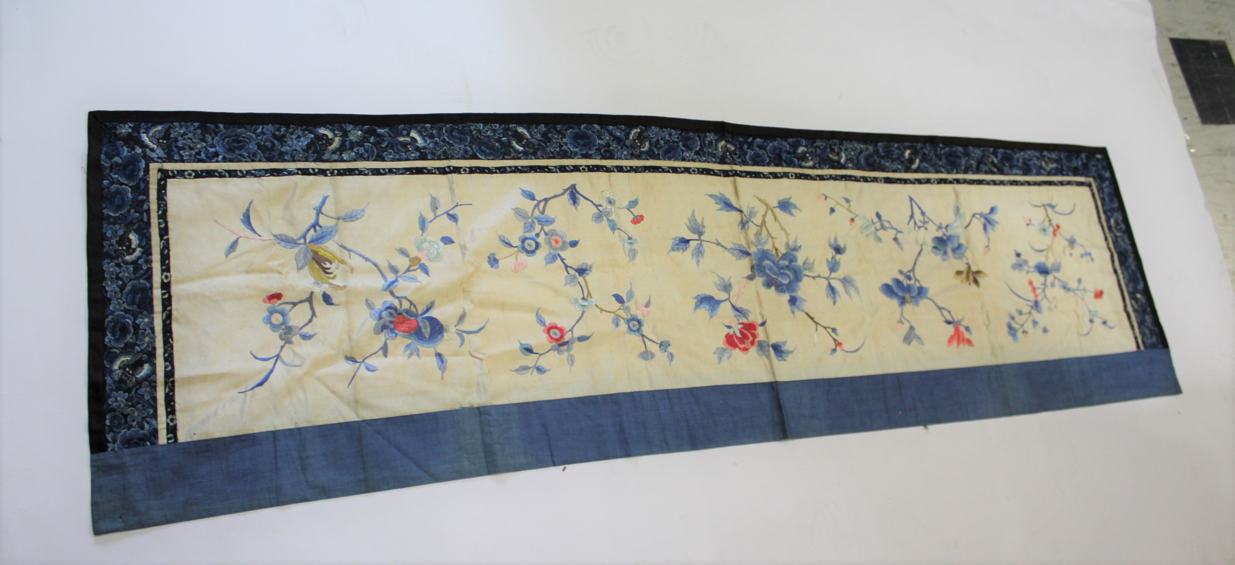 CHINESE SILK TABLE RUNNER early 20thc, the runner embroidered with various processional figures - Image 7 of 9