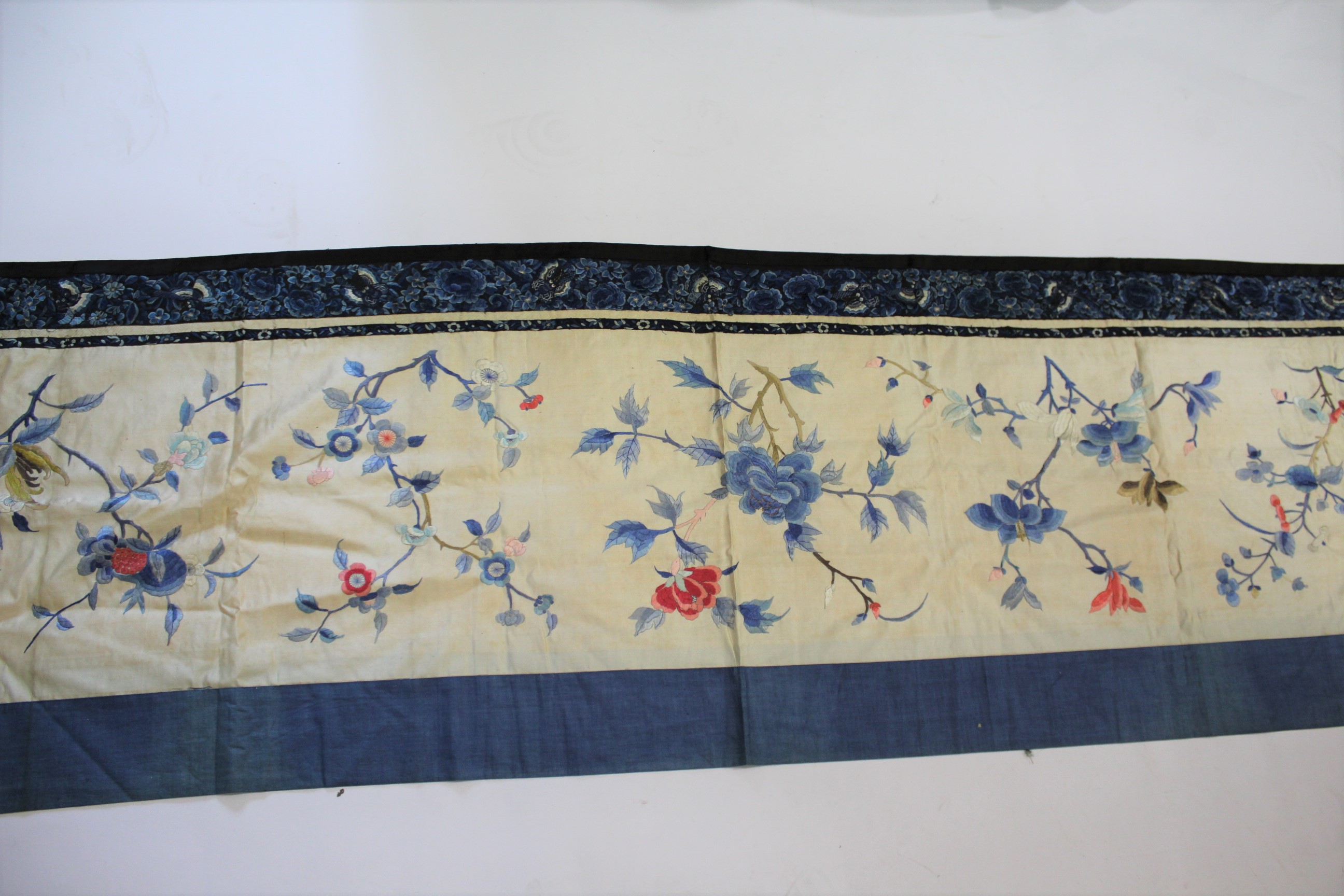 CHINESE SILK TABLE RUNNER early 20thc, the runner embroidered with various processional figures - Image 8 of 9